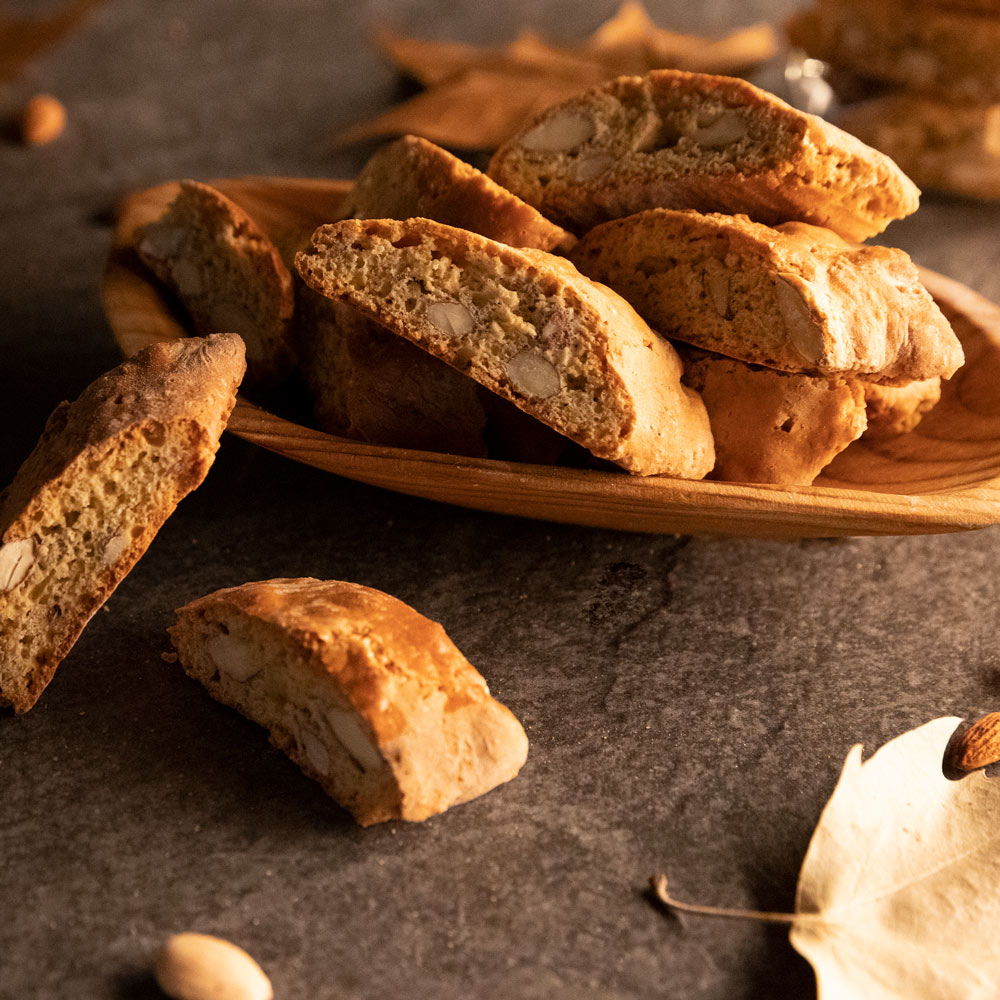 Cantucci alle mandorle Fiore 1827 su sfondo autunnale